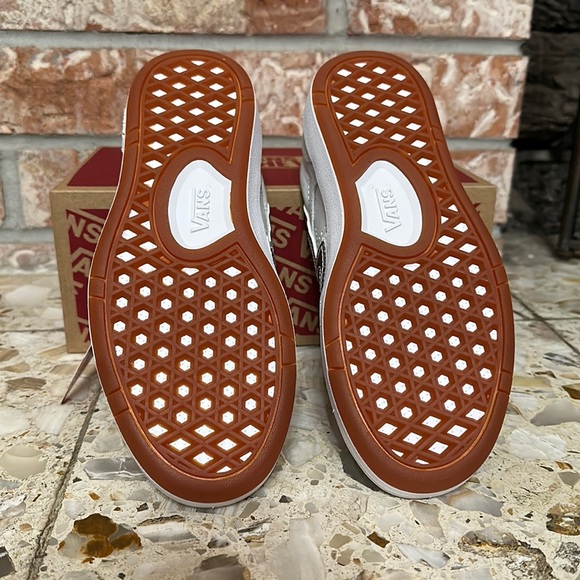 Vans woman’s Lowland true white rainbow iridescent logo comfy Cush - Picture 10 of 11